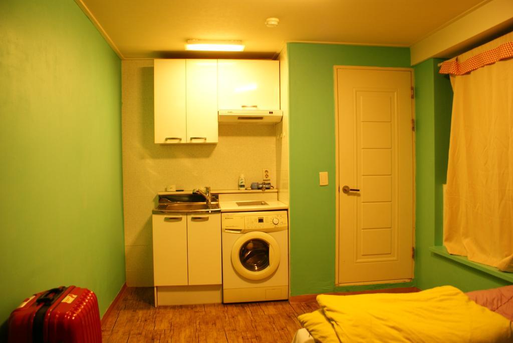 J Guesthouse Seoul Zimmer foto